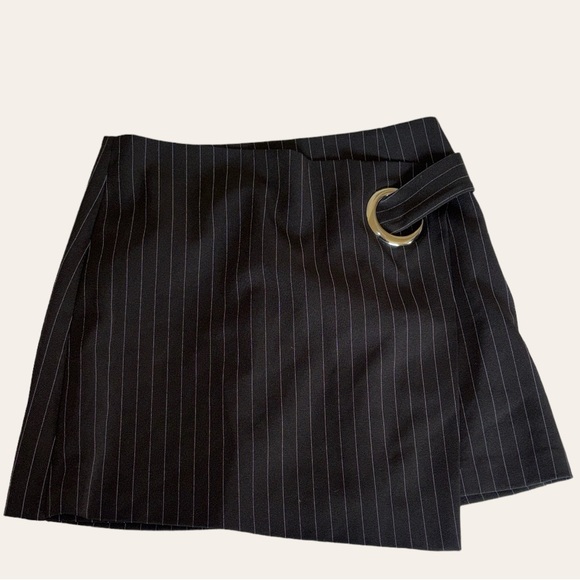 Cute Black and White Stripes Skirt (Unknown Size) - Picture 2 of 4